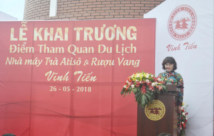 Bà Nguyễn Thị Bích Huệ- Giám đốc Công ty Vĩnh Tiến phát biểu tại buổi lễ.