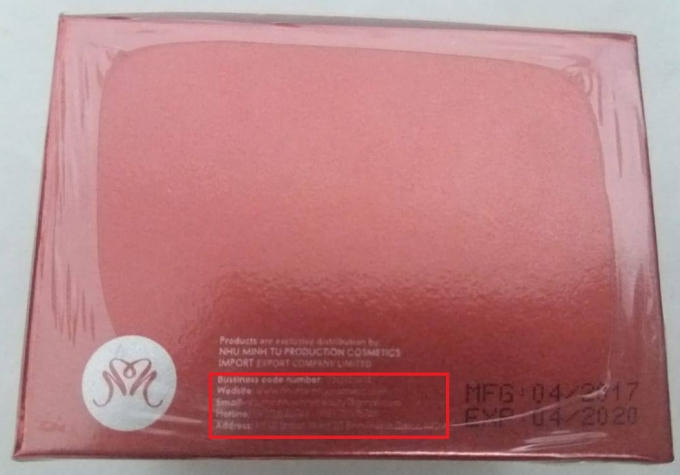 Sản phẩm chỉ ghi tiếng Anh, không ghi tiếng Việt. Phần thông tin địa chỉ ghi một cách “siêu nhỏ”.