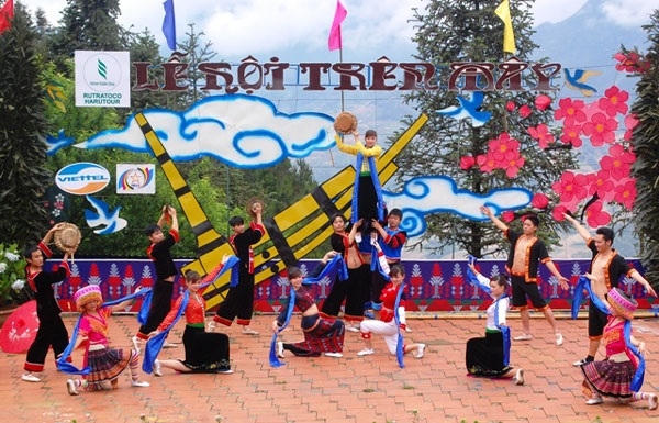 Một tiết mục văn nghệ đặc sắc tại tuần văn hóa Sa Pa năm 2015.