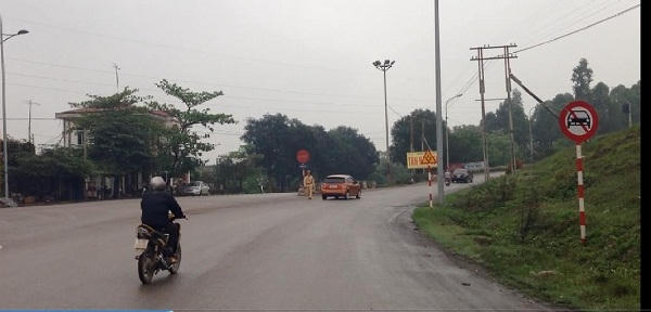 Ph&uacute; Thọ: Lệnh cấm &ocirc; t&ocirc; bị &ldquo;v&ocirc; hiệu&rdquo; tr&ecirc;n cầu Việt Tr&igrave; cũ!