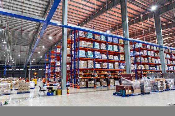 Một kho hàng của Shopee tại TP HCM .Ảnh: THÙY DƯƠNG