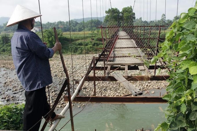 Hình ảnh cây cầu treo Nà Làng.