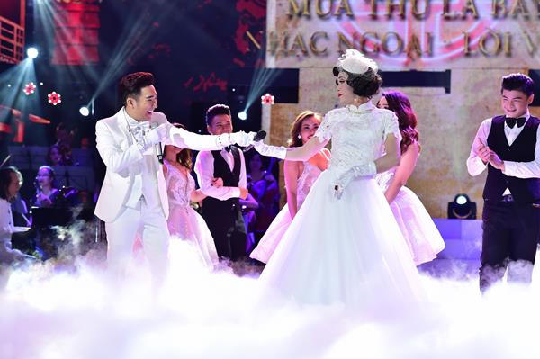 Quang Hà nắm tay Phương Thanh và Siu Black lại gần nhau trong Live Concert