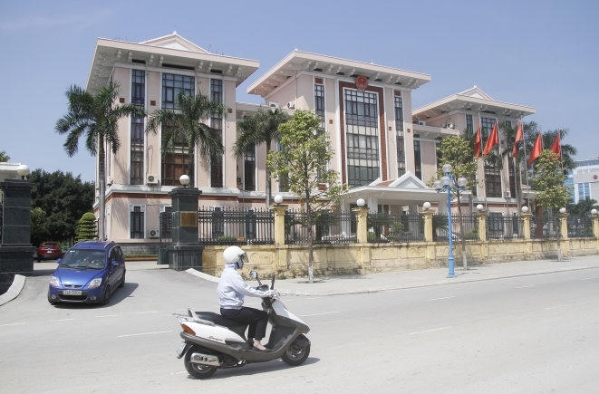 Trụ sở của HĐND, UBND TP Hạ Long nằm trên diện tích "đất vàng" sẽ được "nhượng" lại cho Công ty CP Tập đoàn FLC xây dựng khu tổ hợp tháp đôi 45-50 tầng. Ảnh internet