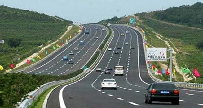Dự án được thiết kế theo tiêu chuẩn đường cấp II đồng bằng, tốc độ thiết kế 100km/giờ (Ảnh Internet).
