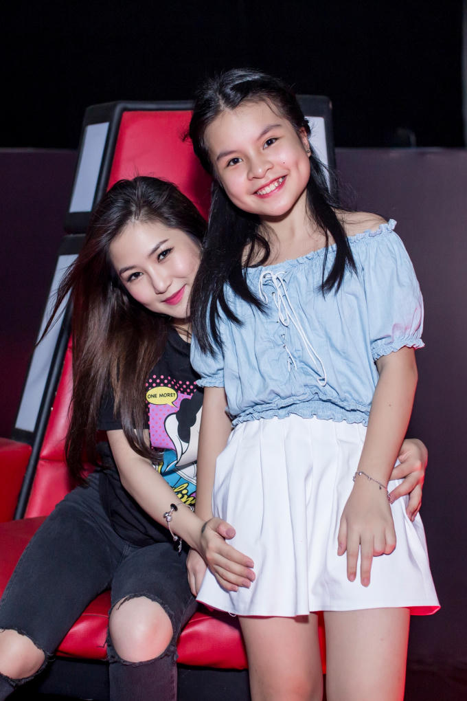 Mẹ Hương Tr&agrave;m cổ vũ cho con g&aacute;i trước thềm chung kết Giọng h&aacute;t Việt nh&iacute; 2017