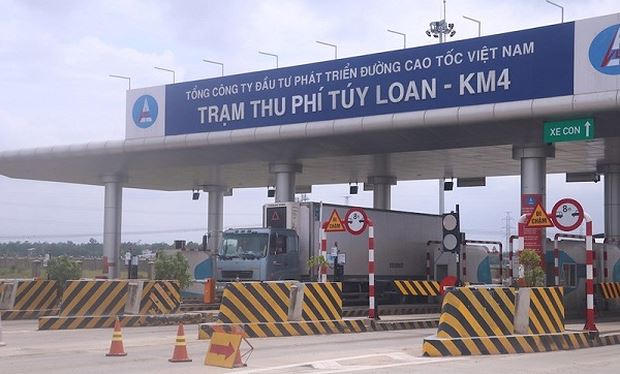 Bộ GTVT đã yêu cầu dừng thu phí để khắc phục hư hỏng trên cao tốc này.