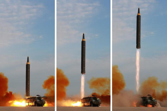 Triều Tiên phóng tên lửa Hwasong-12 ngày 15/9 (Ảnh: Reuters)