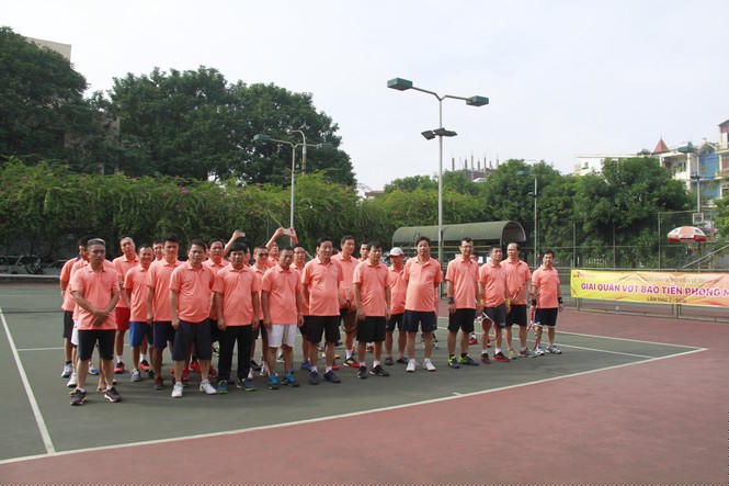 Giải Quần vợt báo Tiền Phong mở rộng lần thứ 7 năm 2019 thu hút 16 đôi vợt của hơn 10 đơn vị tham gia. Đây cũng là những đơn vị gắn bó với giải trong suốt 7 năm qua, đến từ báo Tiền Phong, Đài truyền hình Việt Nam- VTV, báo Dân trí, tạp chí Nhà đầu tư, Tập đoàn Vingroup, Tổng Công ty Vận tải Hà Nội (Transerco), Công ty Cổ phần Dầu khí Sài Gòn- SH PETRO, Sở GTVT Hà Nội, Phòng CSGT, Công an TP Hà Nội, Thanh tra Giao thông, UBND huyện Gia Lâm, Xí nghiệp xe buýt nhanh- BRT.