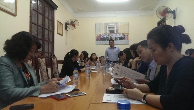 PGS TS Phạm Xuân Thạch - Chủ nhiệm Khoa Văn học phát biểu tại buổi gặp mặt.