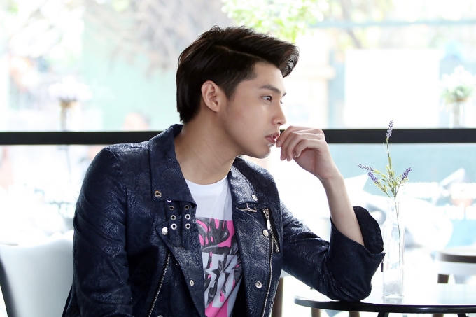 "Blue Signature Night" ( Đêm nhạc Dấu Ấn Xanh) với sự góp mặt của Noo Phước Thịnh mang đến thông điệp của sự khao khát chiến thắng để cảm nhận, thưởng thức được thời khắc vinh quang.