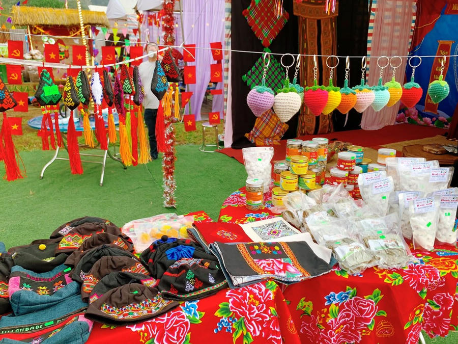 Đặc sắc lễ hội Lồng tồng Ba Bể