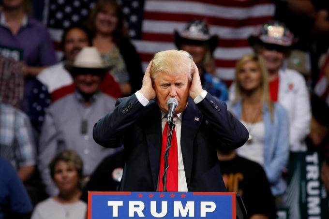 Trump kêu gọi những người cần việc làm ủng hộ cho mình và tuyên bố sẽ hủy bỏ TPP nếu đắc cử.