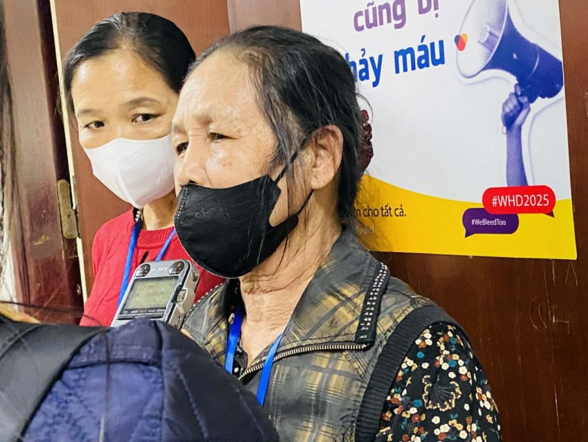 Bà Nguyễn Thị Bích (69 tuổi, quê Bắc Ninh).