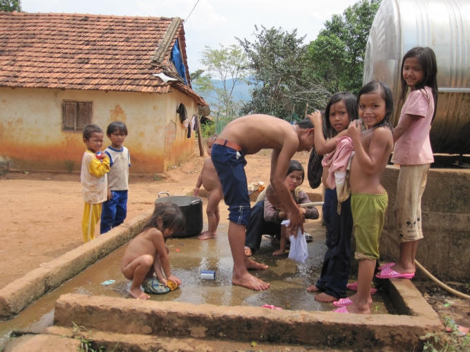 Gia đình anh Dóc có 12 con, nhưng đã mất 3 đứa con.