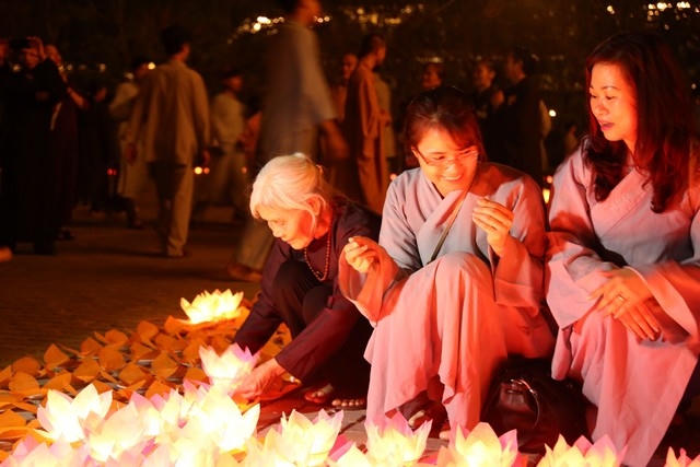 Ninh Bình: Đêm hội hoa đăng cầu Quốc thái Dân an tại chùa Bái Đính