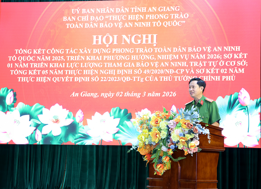 Đồng chí Đại tá Nguyễn Nhật Trường, Phó Giám đốc Công an tỉnh phát biểu tại Hội nghị