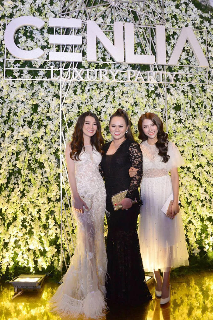 Các nhà phân phối Cenlia xuất sắc tại buổi lễ.