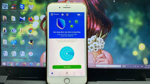 Ứng dụng Bluezone trên điện thoại. (Nguồn: Vietnam+)