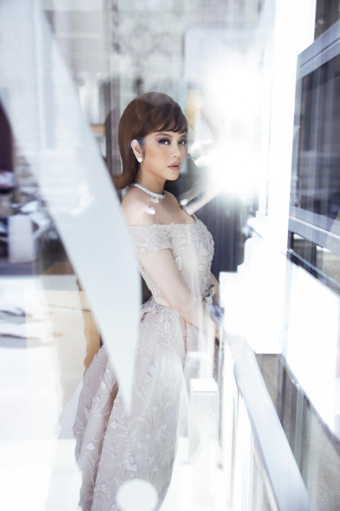 Dư âm về những hình ảnh đẹp của Lý Nhã Kỳ tại LHP Cannes 2017 vẫn còn được nhiều báo, tạp chí tại Pháp nhắc tới.