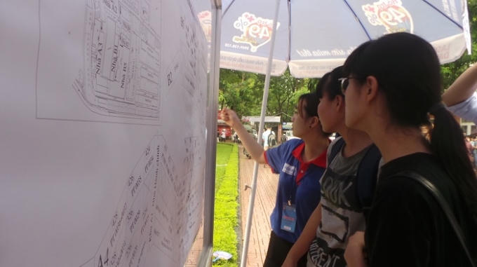 Trong sáng nay, các thí sinh sẽ được nghe phổ biến quy chế thi, điều chỉnh lại một số thông tin sai lệch trong phiếu đăng ký dự thi nhằm đảm bảo không để xảy ra sự cố đáng tiếc trong kỳ thi THPT Quốc Gia năm nay.