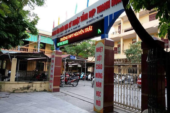 Trường THPT Nguyễn Trãi buộc phải thu hồi quyết định kỷ luật để ban hành quyết định mới, do áp dụng sai Thông tư 08 của Bộ GD-ĐT