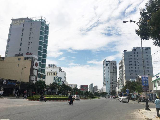 C&aacute;c tuyến đường đổ ra biển d&agrave;y đặc kh&aacute;ch sạn. Ảnh: Thanh Trần.