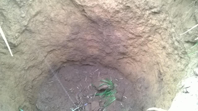 Hố tử thần rộng 4m, sâu khoảng 10m.