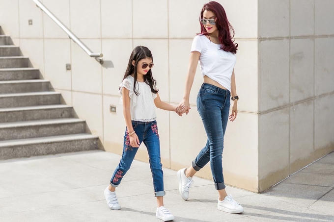 Trương Ngọc &Aacute;nh trẻ trung, xinh đẹp b&ecirc;n con g&aacute;i