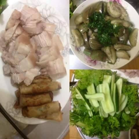 Rau sạch tự trồng, thịt lợn quê gửi ra đảm bảo dinh dưỡng cho bữa ăn của chị Phượng.
