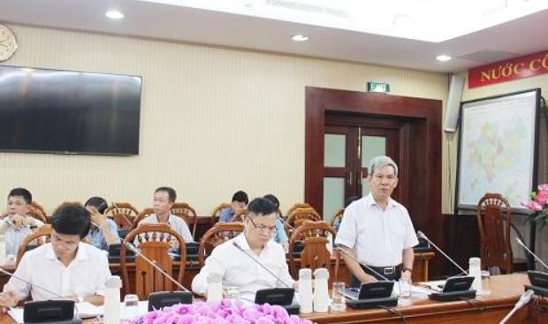 Ông Nguyễn Lập, Chủ tịch UBND thành phố Vũng Tàu báo cáo tại cuộc họp.