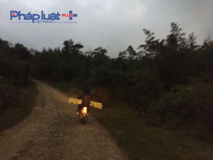 18km toàn đường rừng phải mất khá nhiều thời gian mới đi đến được điểm trường.