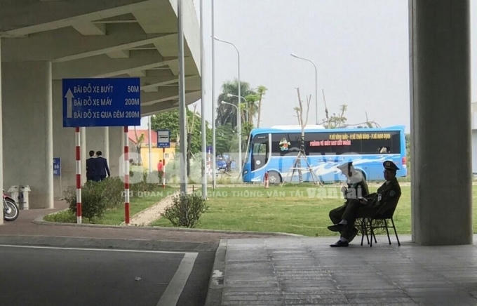 Hoạt động đón, trả khách của nhà xe Kết Đoàn được thực hiện công khai trước mặt lực lượng an ninh sân bay Cát Bi