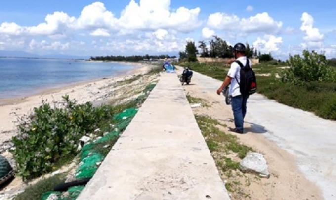 Bờ kè ven biển nơi xảy ra vụ việc.