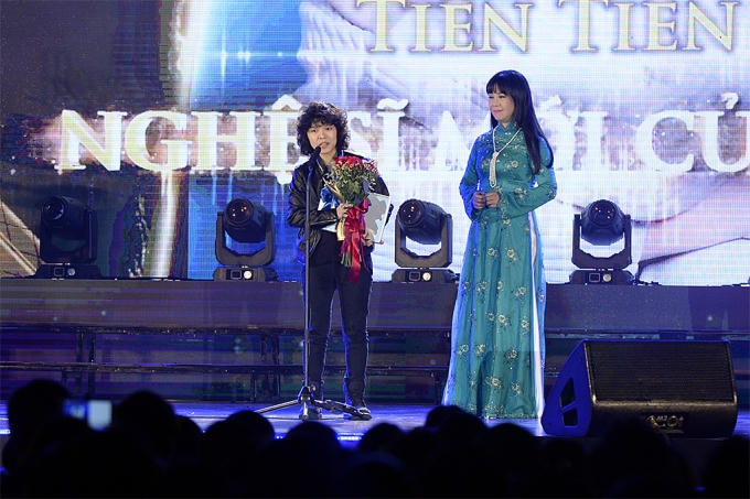 Tiên Tiên nhận giải Nghệ sĩ mới của năm.