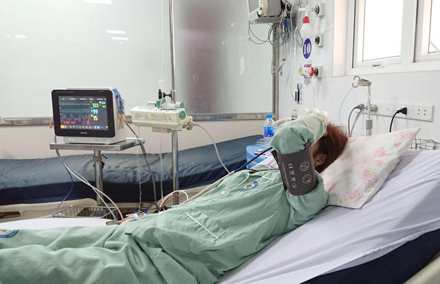 Chị H. đang điều trị tại Khoa Hồi sức cấp cứu - BV Bưu điện.