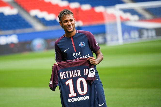 Thương vụ Neymar đóng góp đáng kể vào doanh thu của Barca.