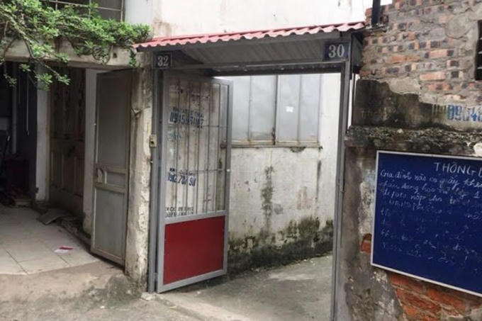 Ngõ đi chung bị hai hộ gia đình tự ý xây dựng cổng trái phép.