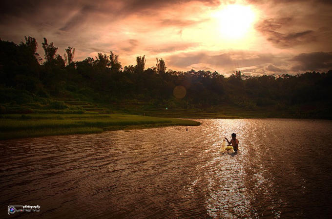 Đánh cá trên Biển Hồ. (Ảnh: Quang Vũ photography)