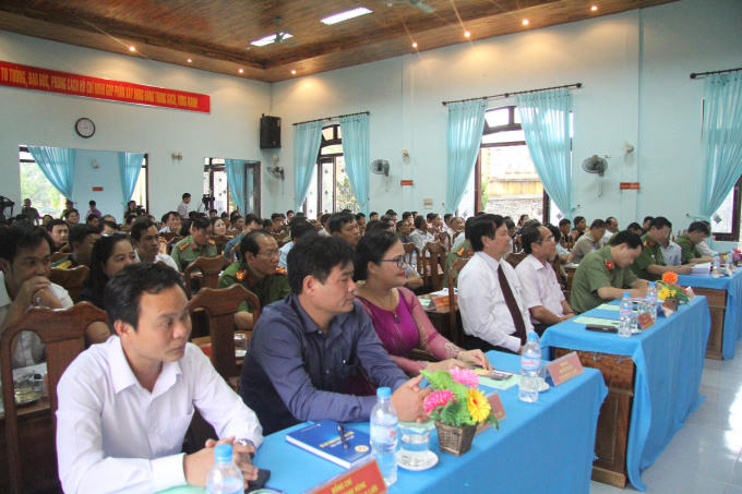Hội nghị với sự tham dự của hơn trăm đại biểu ban nghành liên quan.