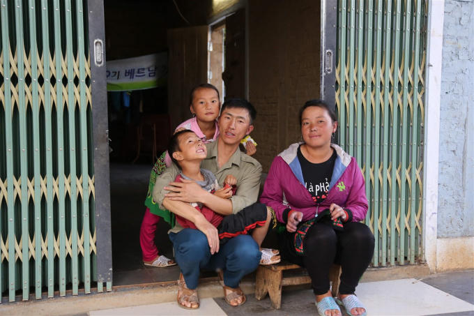 Má A Tông và gia đình.