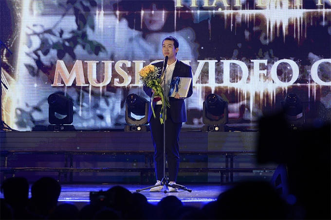 Sơn T&ugrave;ng M-TP gi&agrave;nh giải Ca sĩ của năm