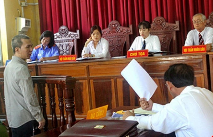 Theo BLTTHS 2015, quyền bào chữa của bị cáo, luật sư sẽ được mở rộng hơn. Ảnh minh họa: T.TÙNG