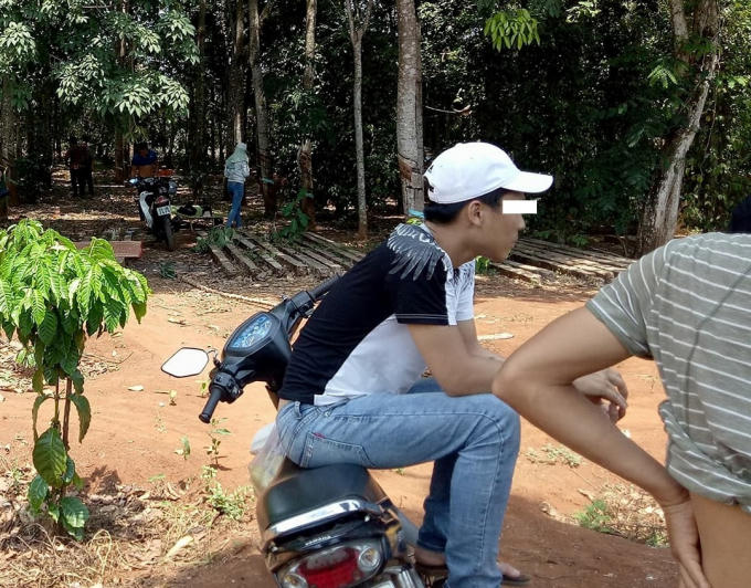 Người dân ngày đêm cho người túc trực tại kho điều lo sợ bị tẩu tán tài sản