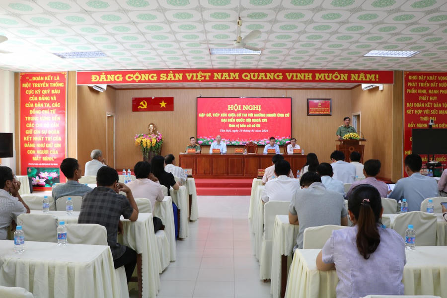 Toàn cảnh hội nghị tiếp xúc cử tri