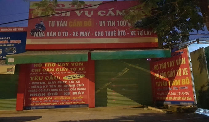Các công ty dịch vụ tài chính cho vay tiền quá dễ dàng.