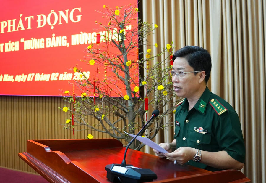 Đại tá Phạm Minh Giang – Tỉnh ủy viên, Bí thư Đảng ủy, Chính ủy Ban Chỉ huy BĐBP tỉnh Cà Mau phát biểu tại buổi lễ.