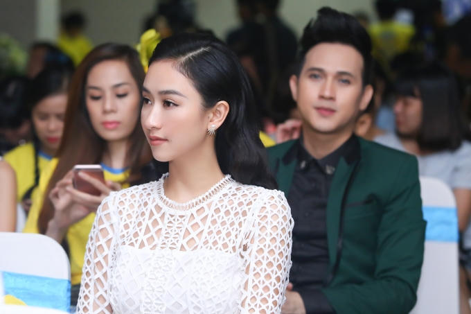 “Chị em” Hà Thu - Nam Em diện váy đối lập khoe nhan sắc yêu kiều