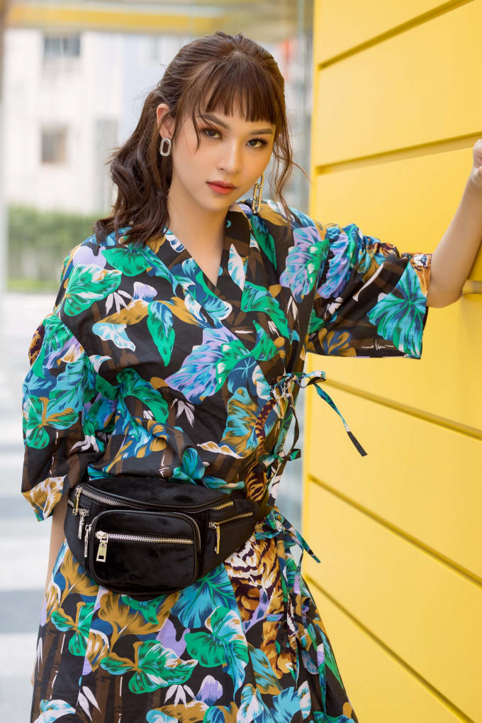 Vẫn là cô gái ngây thơ ở The Face, nhưng hình như Phí Phương Anh ngày càng gợi cảm