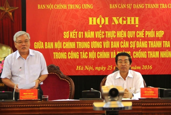 Tổng Thanh tra Chính phủ Phan Văn Sáu, Phó trưởng Ban Nội chính Trung ương Võ Văn Dũng chủ trì hội nghị (Ảnh: TN).